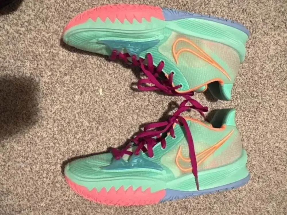 Nike Kyrie Low 4 'Keep Sue Fresh' Basketball Shoes - Picture 4 of 7